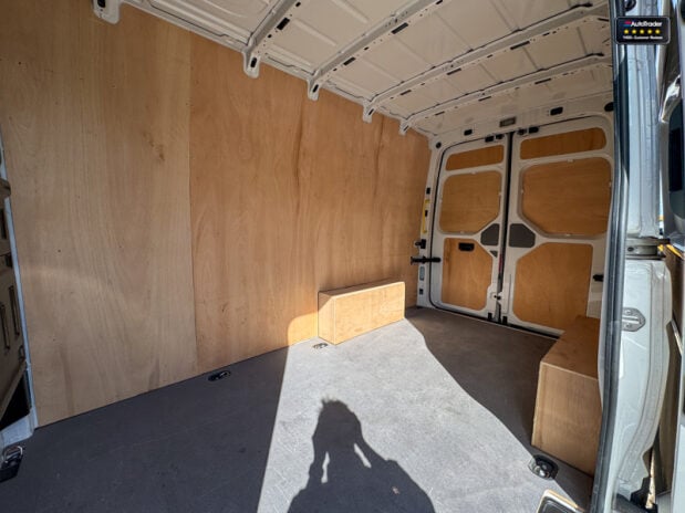 Volkswagen Crafter MWB L2 High Roof Cr35 Tdi Commerce Plus Air Con Sensors EURO 6 12