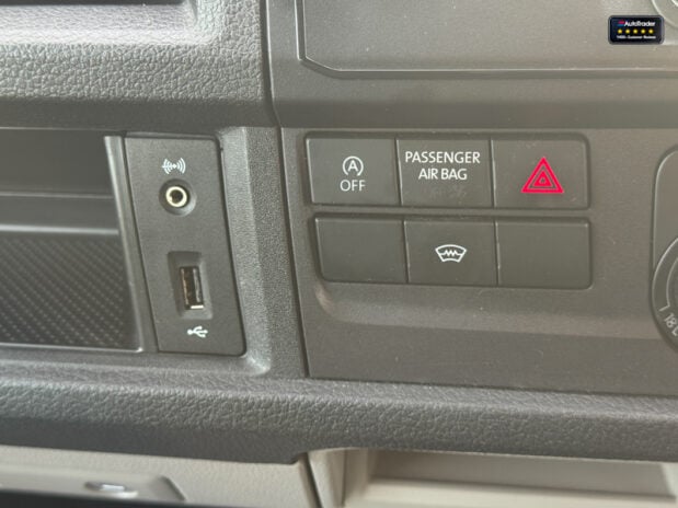 Volkswagen Transporter Crew Cab SWB T32 Tdi Kombi Highline Air Con Nav Sensors EURO 6 NO VAT 37