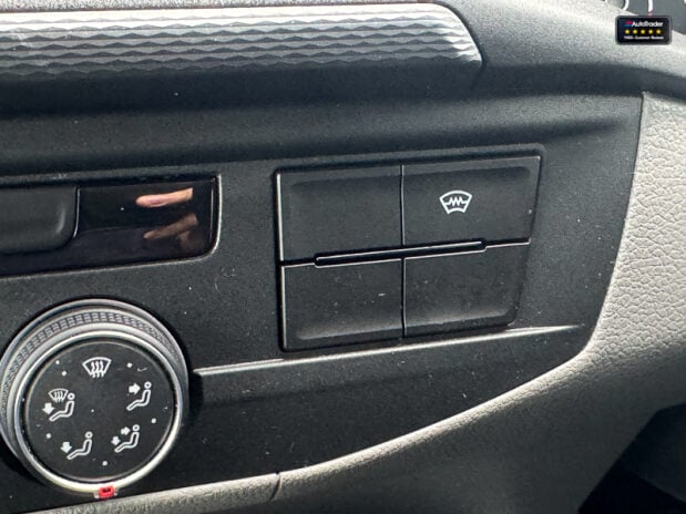 Volkswagen Transporter Crew Cab SWB L1H1 T30 Tdi Kombi Highline Auto Air Con Sensors EURO 6 36