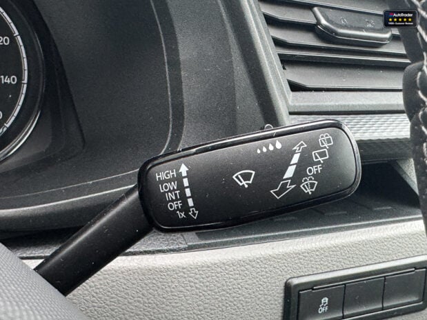 Volkswagen Transporter Crew Cab SWB L1H1 T30 Tdi Kombi Highline Auto Air Con Sensors EURO 6 23