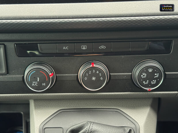 Volkswagen Transporter Crew Cab SWB L1H1 T30 Tdi Kombi Highline Auto Air Con Sensors EURO 6 34