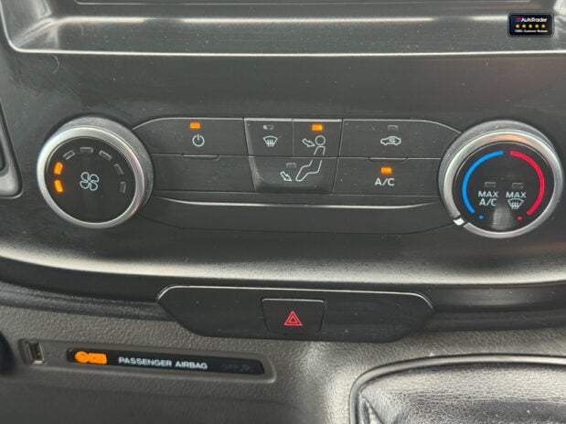 Ford Transit Custom LWB L2H2 [SOLD KH] 320 Leader Ecoblue Air Con Sensors EURO 6 27