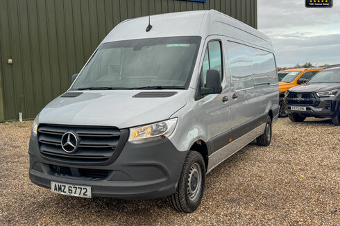 Mercedes-Benz Sprinter LWB L3H2 Medium Roof 315 Cdi Progressive Air Con Camera EURO 6