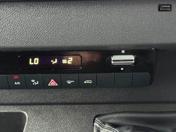 Mercedes-Benz Sprinter LWB L3H2 Medium Roof 315 Cdi Progressive Air Con Camera EURO 6 43