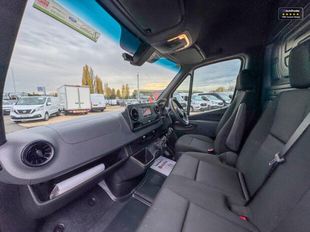 Mercedes-Benz Sprinter LWB L3H2 Medium Roof 315 Cdi Progressive Air Con Camera EURO 6 21