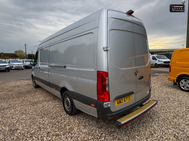 Mercedes-Benz Sprinter LWB L3H2 Medium Roof 315 Cdi Progressive Air Con Camera EURO 6 17