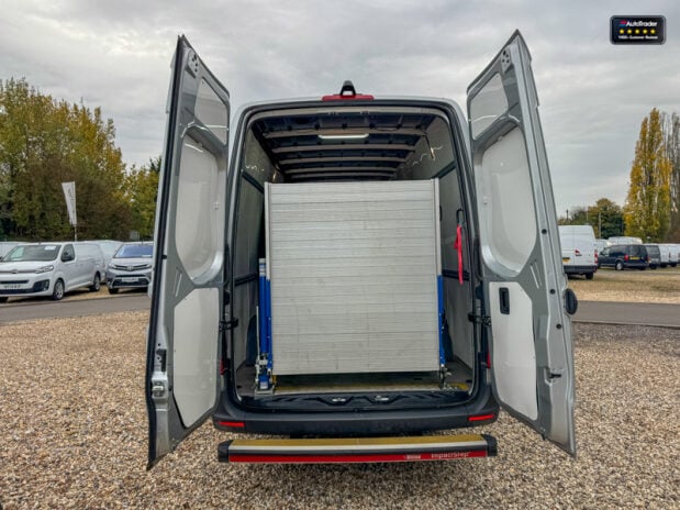 Mercedes-Benz Sprinter LWB L3H2 Medium Roof 315 Cdi Progressive Air Con Camera EURO 6 8