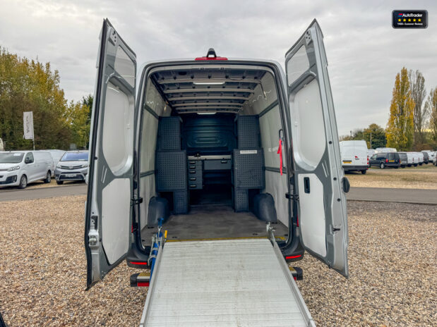 Mercedes-Benz Sprinter LWB L3H2 Medium Roof 315 Cdi Progressive Air Con Camera EURO 6 9