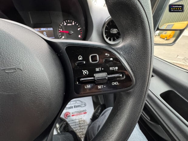 Mercedes-Benz Sprinter LWB L3H2 Medium Roof 315 Cdi Progressive Air Con Camera EURO 6 27