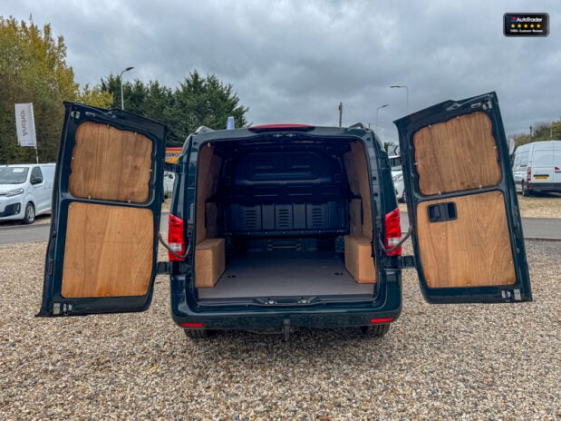 Mercedes-Benz Vito AUTO LWB L2H1 116 Premium Air Con Cam Nav Sensors EURO 6 8