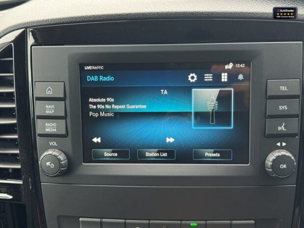 Mercedes-Benz Vito AUTO LWB L2H1 116 Premium Air Con Cam Nav Sensors EURO 6 27