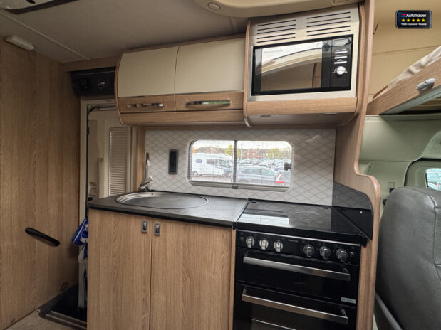 Auto-Trail Apache 6 Berth|4 Belt|Rear Lounge|Cooker|Microwave|TV|Awning 9