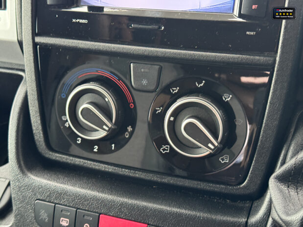 Auto-Trail Apache 6 Berth|4 Belt|Rear Lounge|Cooker|Microwave|TV|Awning 37