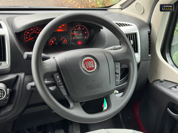 Auto-Trail Apache 6 Berth|4 Belt|Rear Lounge|Cooker|Microwave|TV|Awning 25