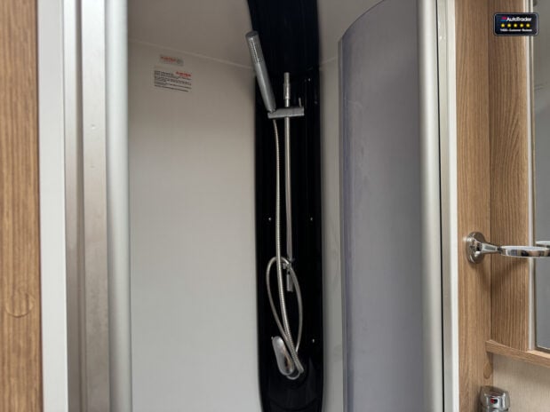 Auto-Trail Apache 6 Berth|4 Belt|Rear Lounge|Cooker|Microwave|TV|Awning 20