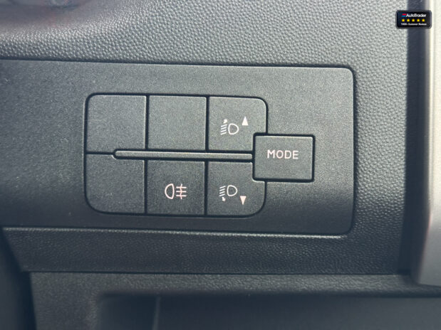 Auto-Trail Apache 6 Berth|4 Belt|Rear Lounge|Cooker|Microwave|TV|Awning 30