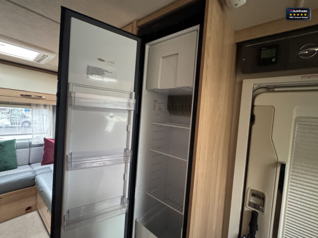 Auto-Trail Apache 6 Berth|4 Belt|Rear Lounge|Cooker|Microwave|TV|Awning 18