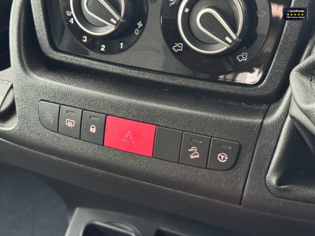 Auto-Trail Apache 6 Berth|4 Belt|Rear Lounge|Cooker|Microwave|TV|Awning 38