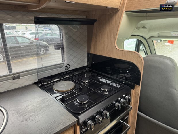 Auto-Trail Apache 6 Berth|4 Belt|Rear Lounge|Cooker|Microwave|TV|Awning 10