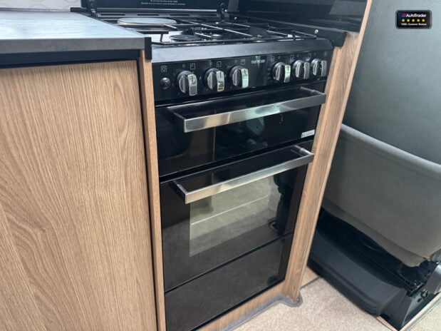 Auto-Trail Apache 6 Berth|4 Belt|Rear Lounge|Cooker|Microwave|TV|Awning 11