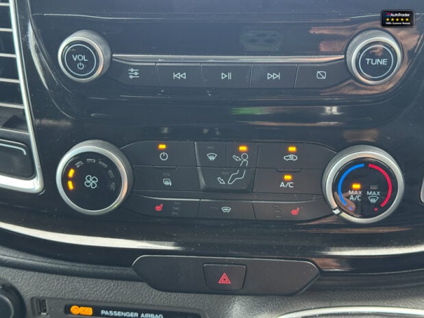 Ford Transit Custom Crew Cab LWB L2H1 Limited 320 AirCon Alloys Cruise Sensors EURO 6 36