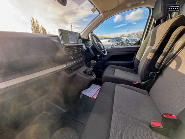 Citroen Dispatch MWB L2H1 1400 Enterprise Edition Bluehdi Air Con Sensors EURO 6 12