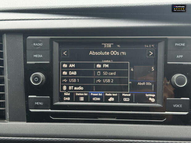 Volkswagen Transporter LWB L2H2 High Roof Highline 150 Air Con Alloys Sensors EURO 6 24