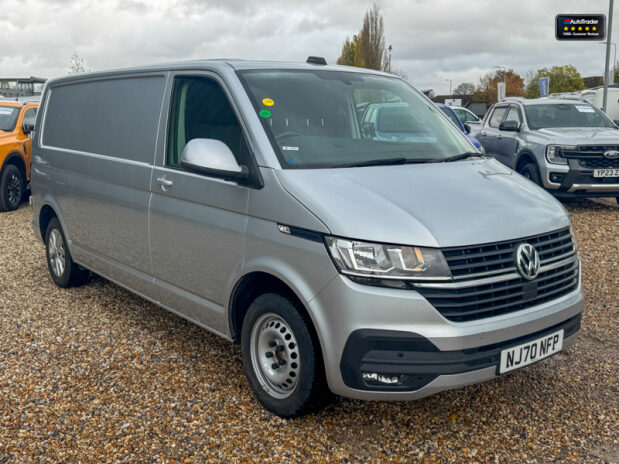 Volkswagen Transporter LWB L2H2 High Roof Highline 150 Air Con Alloys Sensors EURO 6 4
