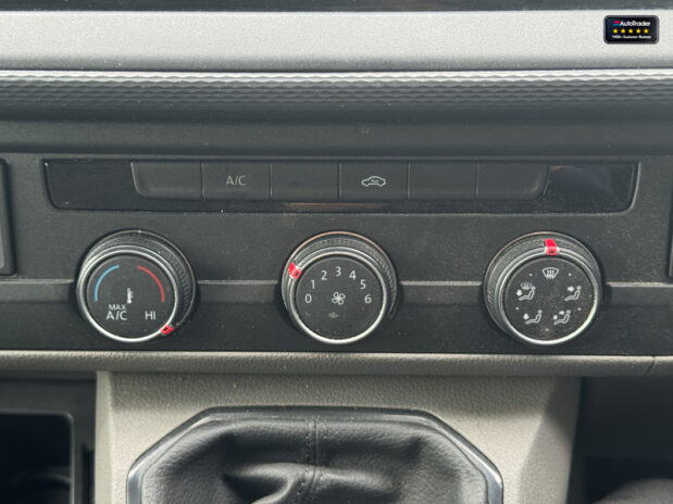 Volkswagen Transporter LWB L2H2 High Roof Highline 150 Air Con Alloys Sensors EURO 6 31