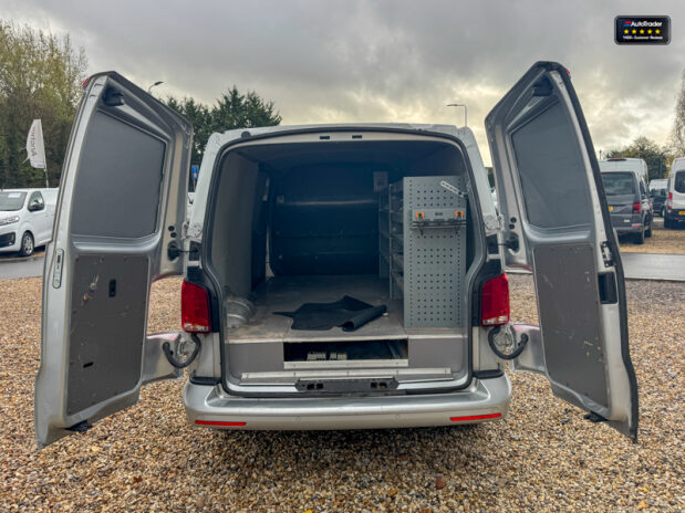 Volkswagen Transporter LWB L2H2 High Roof Highline 150 Air Con Alloys Sensors EURO 6 8