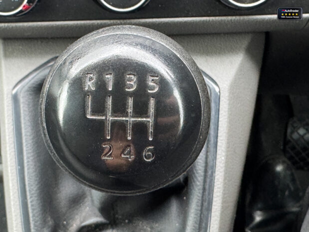 Volkswagen Transporter LWB L2H2 High Roof Highline 150 Air Con Alloys Sensors EURO 6 33