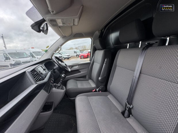 Volkswagen Transporter LWB L2H2 High Roof Highline 150 Air Con Alloys Sensors EURO 6 12