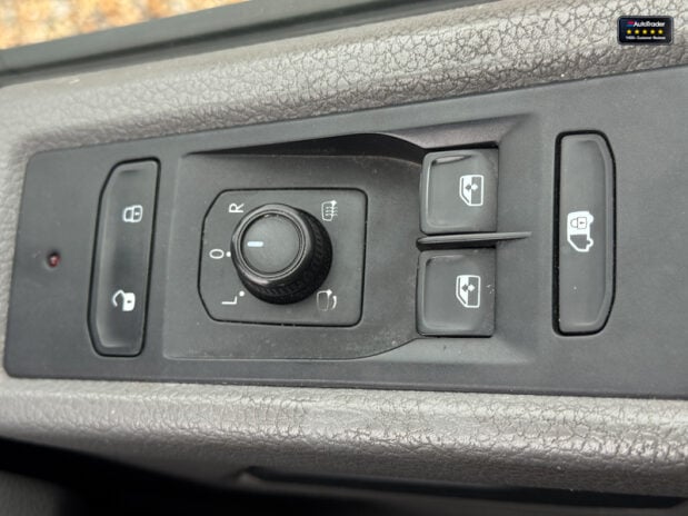 Volkswagen Transporter LWB L2H2 High Roof Highline 150 Air Con Alloys Sensors EURO 6 22