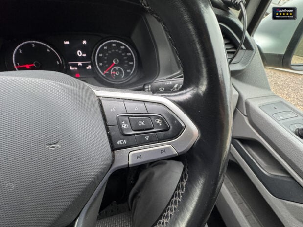 Volkswagen Transporter LWB L2H2 High Roof Highline 150 Air Con Alloys Sensors EURO 6 17