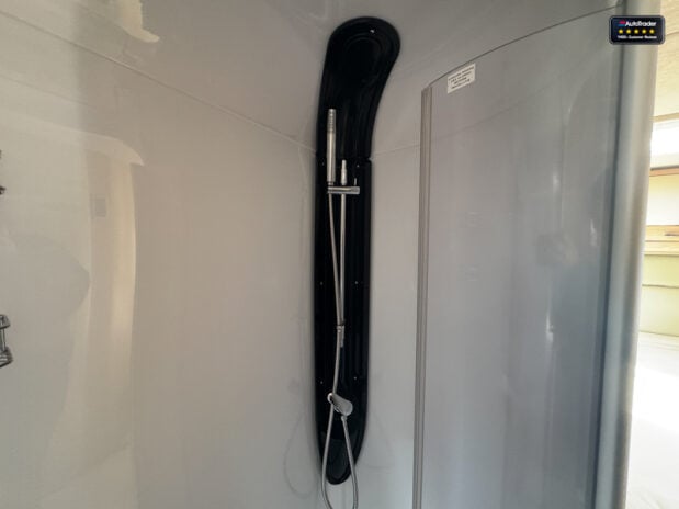 Auto-Trail Comanche Frontier|4 Berth|Rear Island Bed|AMPLO Self Levelling System|Automatic 21