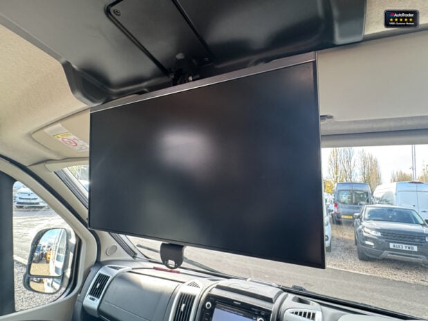 Auto-Trail Comanche Frontier|4 Berth|Rear Island Bed|AMPLO Self Levelling System|Automatic 41