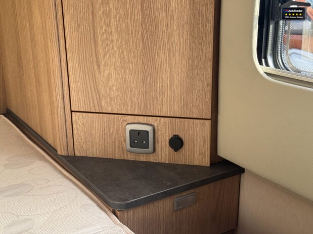 Auto-Trail Comanche Frontier|4 Berth|Rear Island Bed|AMPLO Self Levelling System|Automatic 24