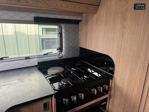 Auto-Trail Comanche Frontier|4 Berth|Rear Island Bed|AMPLO Self Levelling System|Automatic 15