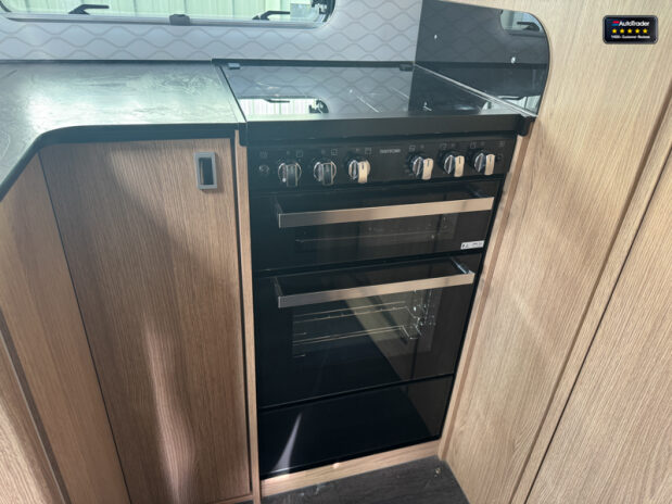 Auto-Trail Comanche Frontier|4 Berth|Rear Island Bed|AMPLO Self Levelling System|Automatic 14