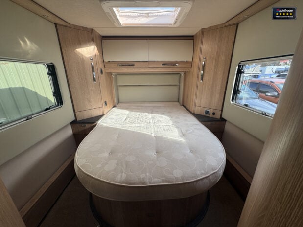 Auto-Trail Comanche Frontier|4 Berth|Rear Island Bed|AMPLO Self Levelling System|Automatic 19