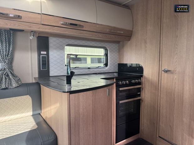 Auto-Trail Comanche Frontier|4 Berth|Rear Island Bed|AMPLO Self Levelling System|Automatic 11