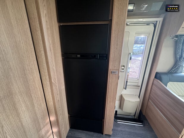 Auto-Trail Comanche Frontier|4 Berth|Rear Island Bed|AMPLO Self Levelling System|Automatic 16