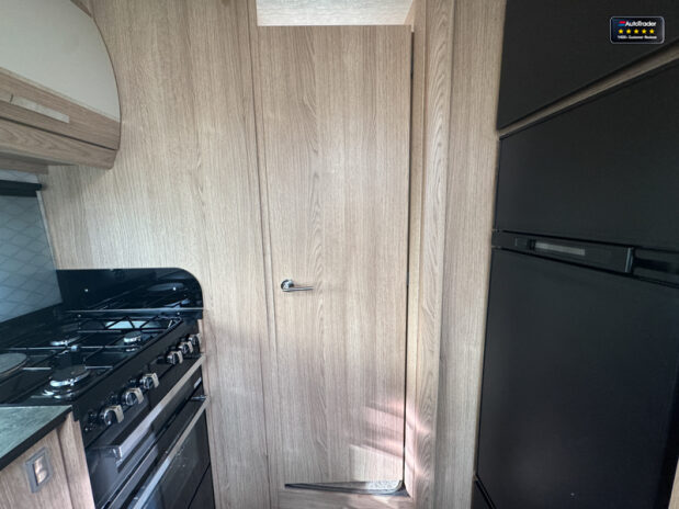 Auto-Trail Comanche Frontier|4 Berth|Rear Island Bed|AMPLO Self Levelling System|Automatic 18