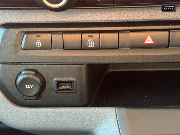 Citroen Dispatch Crew Cab LWB L2H1 Driver 1400 Air Con Rear Cam Nav 40