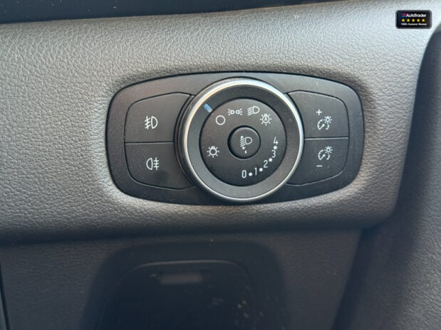 Ford Transit Custom LWB L2H1 Low Roof Limited 300 Air Con Alloys Sensors EURO 6 NO VAT 15