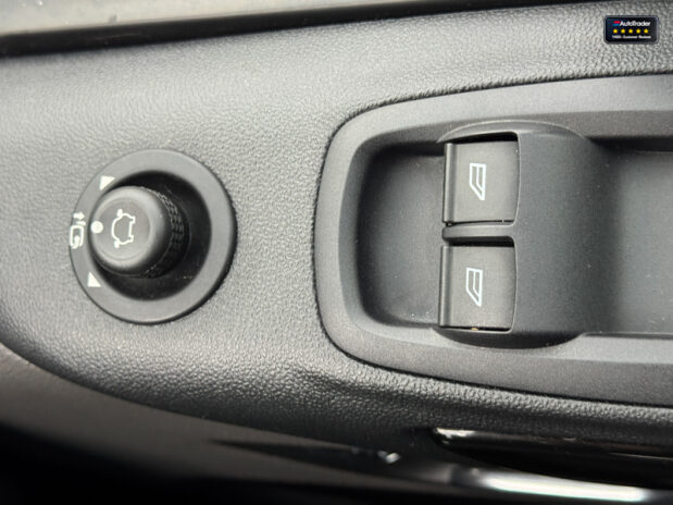 Ford Transit Custom Crew Cab SWB L1H1 Limited 300 Camera Nav Sensors EURO 6 NO VAT 28