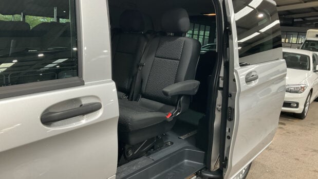 Mercedes-Benz Vito Crew Cab AUTO LWB L2H1 Premium 119 Alloys Camera Nav Sensors EURO 6 8