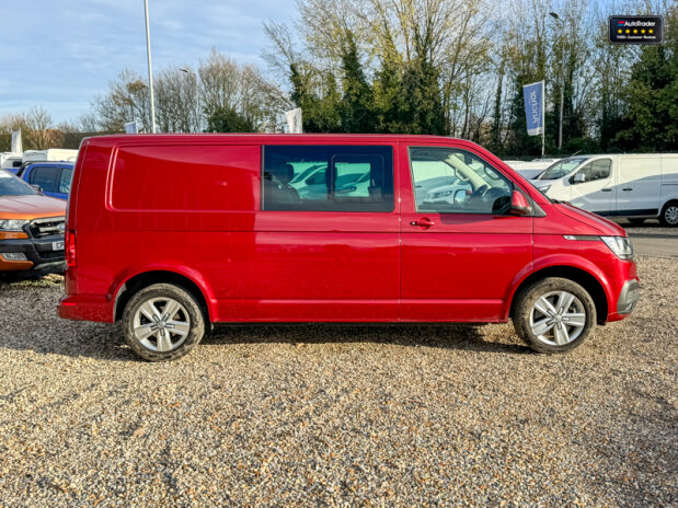 Volkswagen Transporter Crew Cab LWB L2H1 Highline T32 Air Con Alloys Camera Cruise Nav EURO 6 6
