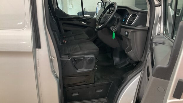 Ford Transit Custom AUTO SWB L1H1 Low Roof 170ps Limited 320 Air Con Alloys Camera Sensors EURO 9