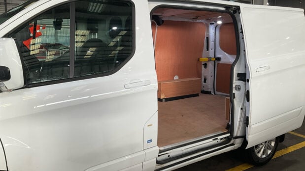 Ford Transit Custom SWB L1H1 Low Roof Limited 300 Air Con Alloys Sensors EURO 6 8